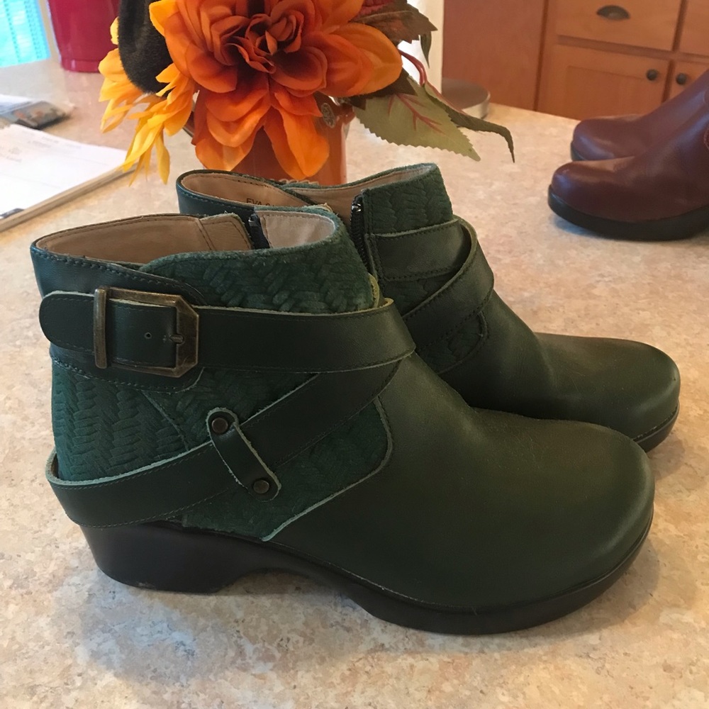Green Alegria Booties 🍁size 39 like new!